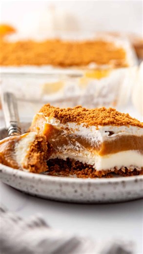 Wait until you find out it’s no-bake 🤭 Pumpkin Delight is a dessert that has layers of creamy pumpkin filling, a decadent no-bake cream cheese layer, and a buttery Biscoff cookie crust 🤤🎃 It’s perfect for Thanksgiving dinner as an alternative to pumpkin pie or any time you crave pumpkin flavor! Easy to make, this no-bake delight is both delicious and festive, combining all the best parts of traditional pumpkin pie with a creamy twist! Comment “yum” and I’ll send you the recipe! https://houseo