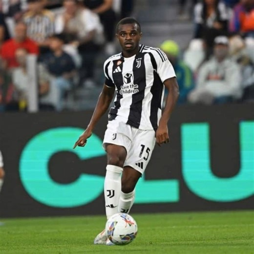 ETScores on Instagram: "Utd Transfer News: Red Devils Considering Summer Swoop for '£30m-rated' Centre-back 曼联转会新闻：红魔考虑今夏引进"3000万英镑身价"的中后卫 According to Sports Mole, Manchester United are reportedly interested in signing Juventus defender Pierre Kalulu during this summer's transfer window, but face competition from Premier League rivals Aston Villa and Tottenham Hotspur in a potential "three-way battle" for his signature. 据Sports Mole报道，曼联据报对在今年夏季转会窗口签下尤文图斯后卫皮埃尔·卡卢鲁表示兴趣，但在争夺其签名的潜在"三方之争"中面临着来自英超对手