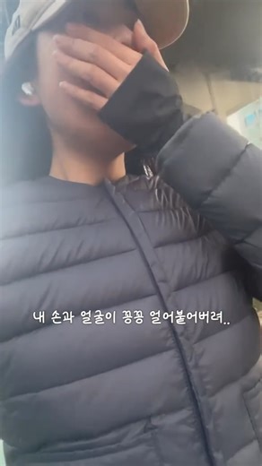 김모카 on Instagram: "바쁜 아침, 비타민 충전 루틴 ! 자극없는 버블 세럼 ☀️ @meditherapy.co.kr #광고 버블 형태 비타민세럼으로 피부 녹슴 방지하세요 •• !! 햇빛•스트레스 등으로부터 막아주고, 끈적임과 자극 없이 스며드는 광채까지 💖 #메디테라피 #meditherapy #비타민버블세럼"