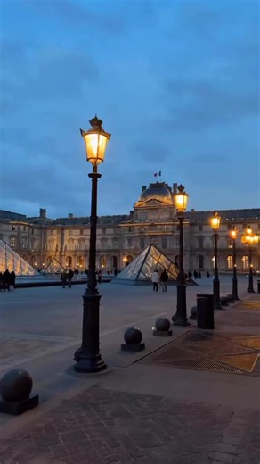 15K views · 2.8K reactions | Paris, Always Amazing Musée du Louvre by night Crédit Photo: @meolafrancesco Follow us on IG: @champselysees_paris www.champselysees-paris.com © Paris, Always an Amazing idea! #paris #igersparis #museedulouvre #louvreparis #louvremuseum | Paris, France | Facebook