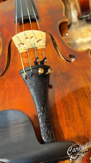 🎻🔥 Violín Guarnerius – Sonido que enamora 🔥🎻 Ré plica Guarnerius hecha con arce & abeto europeo envejecidos al natural. ⚒️ Accesorios de ébano premium con grabados hechos a mano 🎨 Barniz de aceite artesanal 🎶 Sonido equilibrado, cálido y poderoso: graves profundos, agudos brillantes. Este no es un violín común… ✨ Es una obra de arte hecha por un Maestro Laudero 📩 Escríbeme para video de sonido y más detalles 📦 Envíos a todo México #ViolinesDeCarlosLópez #Guarnerius #ViolínProfesional #La