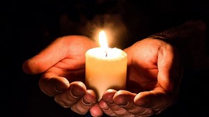 ¿Qué significan las 12 velas de la Divina Providencia y cómo bendecirlas? - Serzen