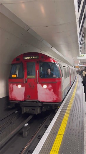 Old London Underground tube train arriving into Oxford Circus #trainspotting #railway