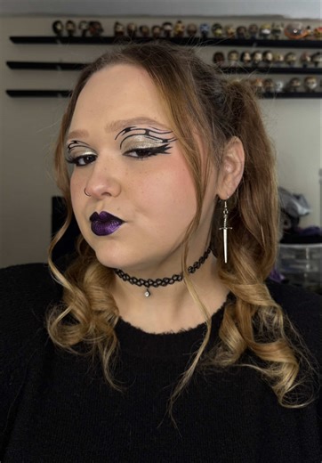 She EDGEY @Blend Bunny Cosmetics ellis atlantis vol 1 - ‘the engineer’ @Glisten Cosmetics LTD wet liner in cola, chroma gloss in electra #makeup #funmakeup #creativemakeup #glistencosmetics #graphicliner