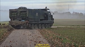 2025 Celtic Storm Hier jetzt leider schon der dritte und letzte Videoteil dieses grandiosen Manövers mit 80´s Flair, wie es das Deutschlandweit nur beim Artillerielehrbataillon 345 zu sehen gibt. Wir Arbeiten gerade noch an dem Beitrag auf der Hauptseite mit allen Bildern, und dieser ist dann eventuell morgen ein krönender Abschluß. Wir bedanken uns bei allen teilnehmenden Soldatinnen und Soldaten für ihren Dienst und die stets offene und freundliche Art uns gegenüber. Unseren Videokanal findet 