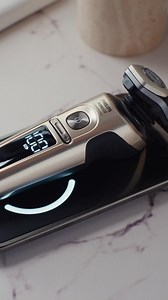 Get a skin-close shave with 360 rotating blades, designed to cut hairs growing in any direction in just a few passes. | Philips Norelco