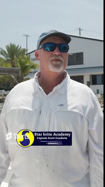 Star brite Non-Skid Deck Cleaner & Protectant - Ultimate Deck Wash