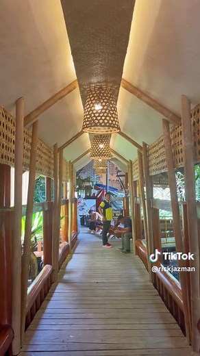 Experience the Loay-Loboc Floating Restaurant in Bohol