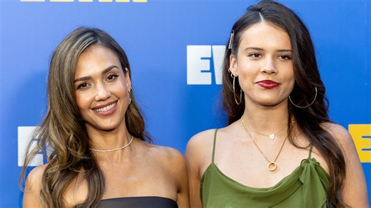 30K views · 148 reactions | Jessica Alba proved that her genes run strong in her and ex Cash Warren’s 17-year-old daughter Honor during a girls trip across Europe. See photos of their twinning moments. bit.ly/3GSIGvi | E! News | Facebook