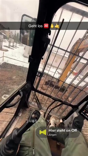 Caterpillar Excavator Life: Machine Operation Insights