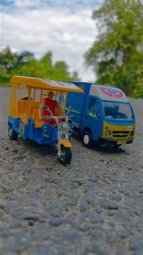 Rc CNG INTRA truck and TOWN ￼tuk tuk car unboxing and ramp racing. #remotecontrol #shorts #rc