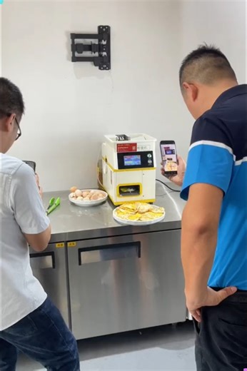 52K views · 141 reactions |  Smart Egg Cooking Robot – The Future of Breakfast! 烙✨ | Creative Inspiration For You | Facebook