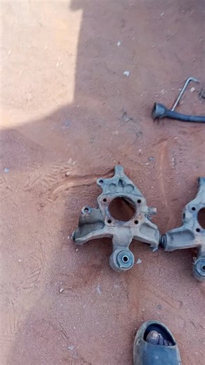 Gift ogbeide on Instagram: "Lexus Rx330 worn-out back spindle bushing..Note. That this is the cause of vibration while on motion... #engineering #automobile"