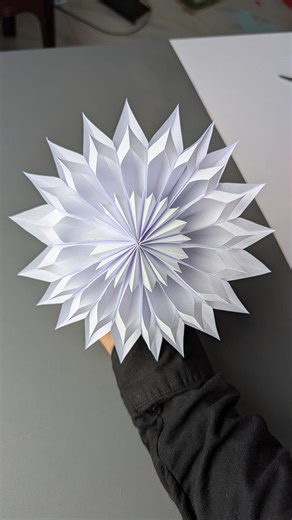 73K views · 842 reactions | Very easy handmade 3D paper snowflake for Christmas  #fblifestyle #snowflake #Christmas | 1 Minute Craft | Facebook