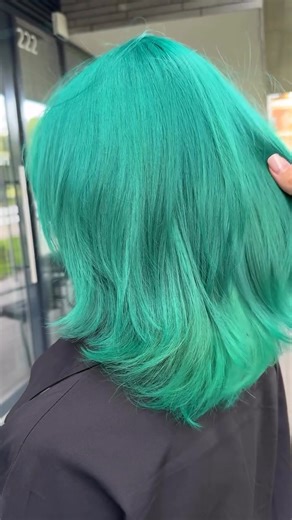 Go for that hair colour change 🤩🙌🏼 @viktoriyazavodovskaya 💚✨ ☁️Alpine Green | Directions Hair