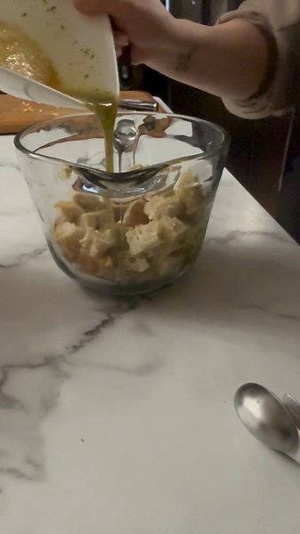 Watch Sourdough crouton kitchen essentials on Amazon Live