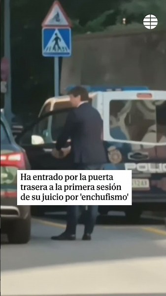 This is how Pedro Sánchez's brother arrived at his trial for nepotism #shorts #psoe #politics