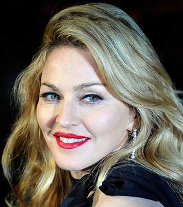 61 Stylish Celebrity Hairstyles For Women Over 50 (Trending)