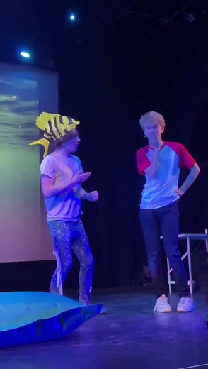 Tommy’s gotta be holding tubbos family hostage or something. How did he convince him to do this- #tubbo #tommyinnit #clingyduo #clips