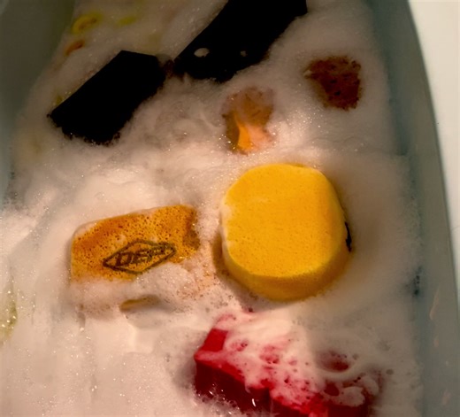 Color Theme Squeezes with Hot Water Tub Rinse