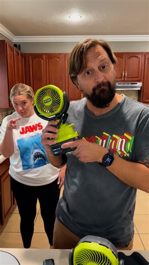 Tim Tracker on Instagram: "You BETTER be nice! #fan #fans #themeparks #florida"