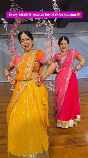 Ritu's dance studio on Instagram: "Online wedding dances - whtsp msg 98253 73973 . . Beautiful makeup on me @ashlesha_bhagat . . Beautiful choti look hairstyle @makeover_purvi_ . #ritukiranretro #ritukirancoupledance #coupledance #desicoupledance #ritudancesurat #ritudanceindia #usaweddingdance #ritubestonlinedance #bestonlinedance chali main ..... #weddingdance #devarshadi"