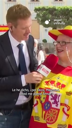 El Rey le ha firmado el vestido a Pepi, que se lo ha confeccionado ella misma