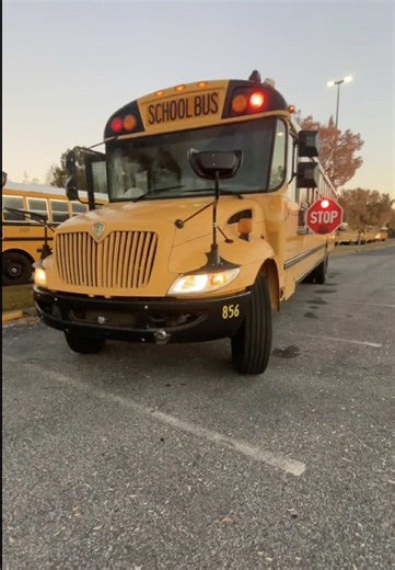 Friday run - obnoxious Friday?? #busdriver #schoolbuslife #busdriverben #schoolbusdriver #dayinthelife