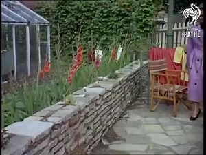 13K views · 136 reactions | How To Wear A Vintage Raincoat https://m.facebook.com/Vintage.et.Industrial/ #Vintage #Fashion #1950s | Vintage et Industrial | Facebook