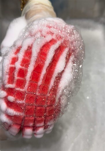 I always wondered what it was like to squeeze these sponges in particular, and I was confused as to whether it was worth trying or not. And I'm confused now if it's worth it 😂 You can share your opinions by commenting, is it really worth it?! #asmr #cleantok #satisfying #viral #fbyツ