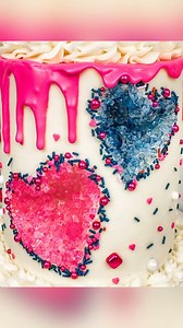 21K views · 508 reactions | This design is so incredibly elegant, and it's so satisfying to create! Instanly upgrade your cakes by making them have the geode element. Send me a message if you wanna know more in depth how to do this! I'll send you a link to my free training  | Neurotic Mom | Facebook