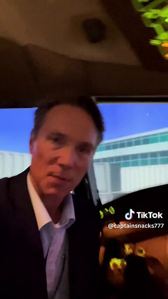 B777-300 Simulator general overview for aviation emthusiasts! #beingunited #unitedairlines #pilot #pilotlife #pilotsoftiktok #crew #crewlife @United Airlines #b777 #b777300er #boeing #cae #unitedairlinestiktok #pilottraining #unitedairlines