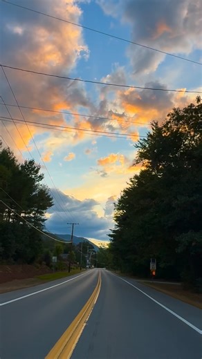 Alpine Garden on Instagram: "Six days until Christmas ✨ If you’re still buying things, you’re missing the point. Give them quiet mornings in the White Mountains. A private cabin instead of wrapping paper. Wine by the fire. Steam rising from the sauna. Time that actually feels like time. Alpine Garden is where memories replace stuff—treehouses, hobbit homes, and cabins just outside North Conway, with hotel-level comforts and the privacy everyone wants right now. This is the gift they’ll talk abou