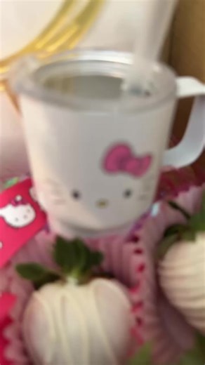 HELLO KITTY TREATS #hellokitty #treats #treatmaker #pink #birthday