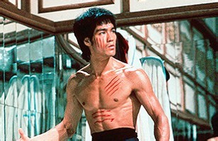 ¿Por qué Bruce Lee tuvo dos funerales y fue enterrado en Seattle? | Guioteca.com