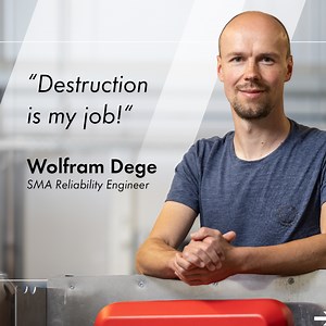 Wolfram Dege destroys inverters for a living – and helps to make them better in the process. To do so, he puts the devices under high stress and induces artificial aging. Learn more now. | SMA Solar