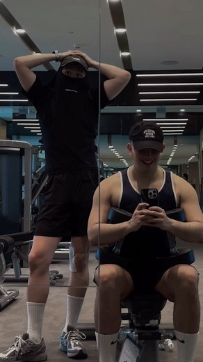 RYAN | 我覺得男朋友在的時候我可以舉得重一點🤔🏋🏻 不過我們只顧著互相鬧對方😝 I think I can lift heavier when my boyfriend is beside me🤔🏋🏻 But all we did was messing with each... | Instagram