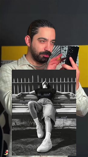 #hypic #hypiccreator ‎هذه الصورة بأسلوب شارعي كلاسيكي بالأبيض والأسود، مليئة بالفن والأجواء الرائعة 🖤. الشخصية تجلس على مقعد خشبي، ورأسها مائل للخلف وذراعيها ممدودتين على ظهر المقعد، وضعيتها مسترخية وقوية جداً، وتم التصوير من زاوية منخفضة 📸. الإطلالة عصرية وبسيطة: تيشيرت أسود بأكمام نصفية، بنطال جينز قصير حتى الركبة، وحذاء رياضي أبيض مع جوارب بيضاء 👟. الخلفية سور حديدي ذو قمم حادة، والتباين بين الضوء والظليل قوي، مما ينتج صورة شارعية مذهلة مليئة بالثقة والجاذبية ✨. How I long to see yo everyw