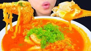 『Phan』麻辣芝士拉面溏心蛋 | ASMR咀嚼音_哔哩哔哩_bilibili