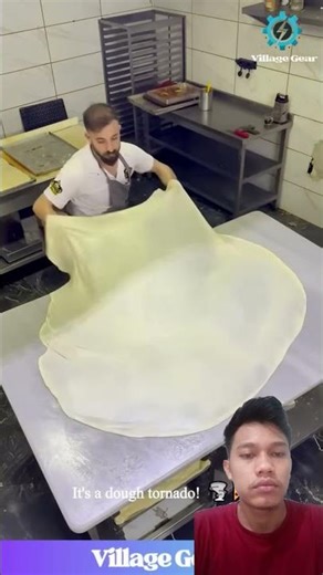 This is NOT Your Average Pizza Toss! 🤯Watch These Dough Master Defy Gravity With plPerfection#skills