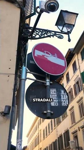 Street art is changing road signs! (CLET in Florence!)
