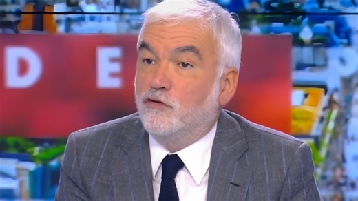 Pascal Praud hors de lui, il défend sa place sur CNews : "Comment on peut être aussi bête ?"