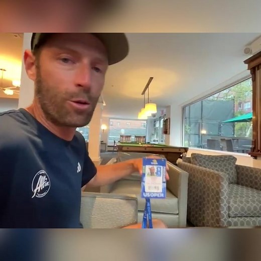 🤣 Stéphane Robert utilise pour son accréditation à l'US Open 2025 sa photo de l'histoire de la barque, lors d'une conférence de presse au Masters de Rome 2014. Si vous la connaissez pas, il la raconte. | Tennis Legend