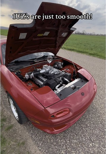 ¡El 1UZ y Miata: Potencia y Estilo en Movimiento!