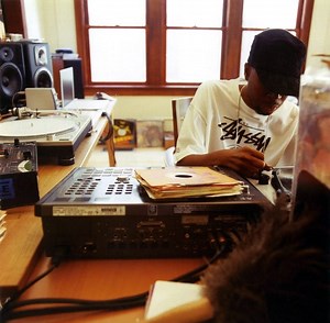 how j dilla turned chopped samples into something deeply human (mini album review)