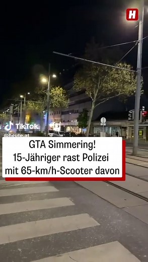 Verfolgungsjagd am späten Freitag in Wien-Simmering! Beamte wurden gegen 22 Uhr auf einen E-Scooter-Fahrer mit deutlich überhöhter Geschwindigkeit aufmerksam. Sofort nahmen die Polizisten die Verfolgung auf, der Roller-Lenker versuchte zu flüchten. 🚨 Im Zuge der Verfolgungsjagd beging der erst 15-jährige E-Scooter-Fahrer mehrfach Verwaltungsübertretungen, darunter das Fahren über Rotlicht, das Befahren von Gleisen sowie die Gefährdung von Personen am Schutzweg. Auf der Simmeringer Hauptstraße n