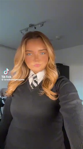 @𝐛𝐫𝐨𝐨𝐤𝐞𝐥𝐞𝐢𝐠𝐡🫶🏼 #schooluniform #prettyschooluniform #schoolgirl #outfitinspo #beautiful #uniform #fyp
