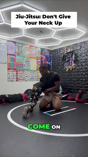 Mastering jujitsu: learn to create space & defend your neck. Never give up that vulnerable position! #Jujitsu #MartialArts #Grappling #SelfDefense #Training