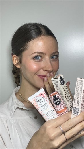 Charlotte Bio on Instagram: "✨ Résolutions 2026 ✨ En 2026, notre résolution est simple : prendre soin de sa peau, mais surtout de sa santé 💫 Si votre salle de bain cache encore des produits aux composants chimiques ou perturbateurs endocriniens… il est temps de switcher pour une routine clean, formulée avec des ingrédients naturels, bio et respectueux de votre peau 🫧🤍 Parce que se faire du bien, ça commence par ce qu’on applique chaque jour sur soi 🌸 Et vous, quelles sont vos résolutions cet