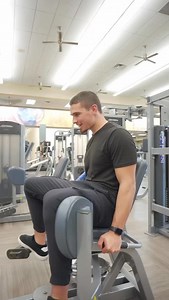 The secret to the lying hamstring curl🤫 Throwing a pad underneath the hips to elevate them a bit more will give them a deeper stretch at the bottom portion of the movement. Give it a go next time🙃 | Anthony Hutton